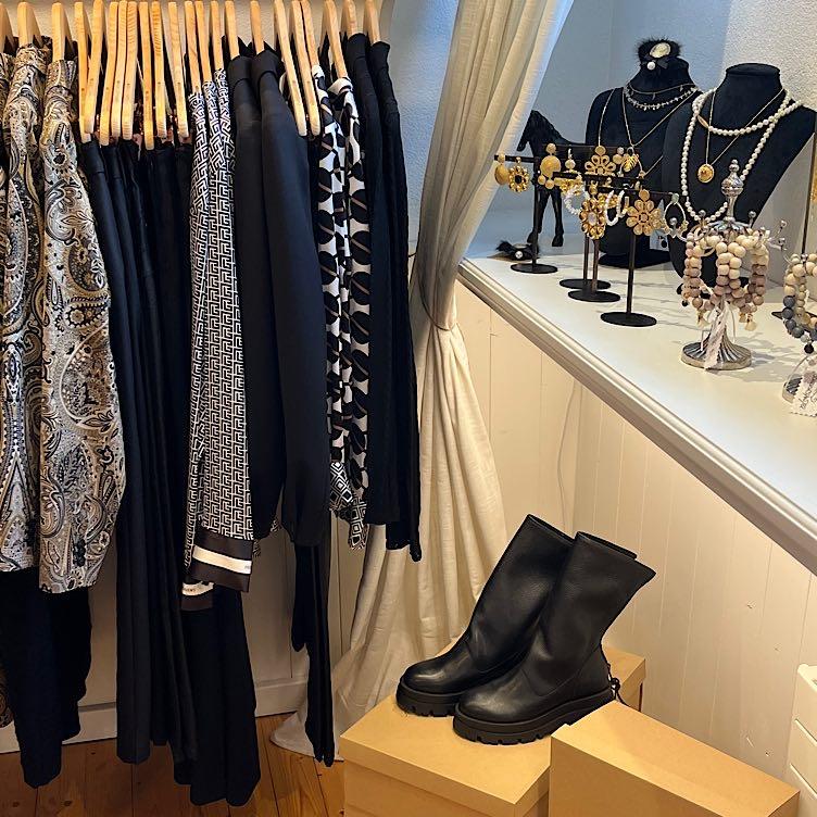 Kleider, Schuhe & Schmuck