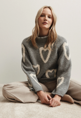 Pullover with hearts *warm grey*