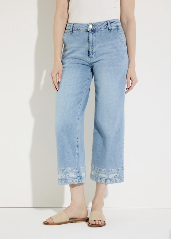 Jeans mit Stickerei im Saum light blue