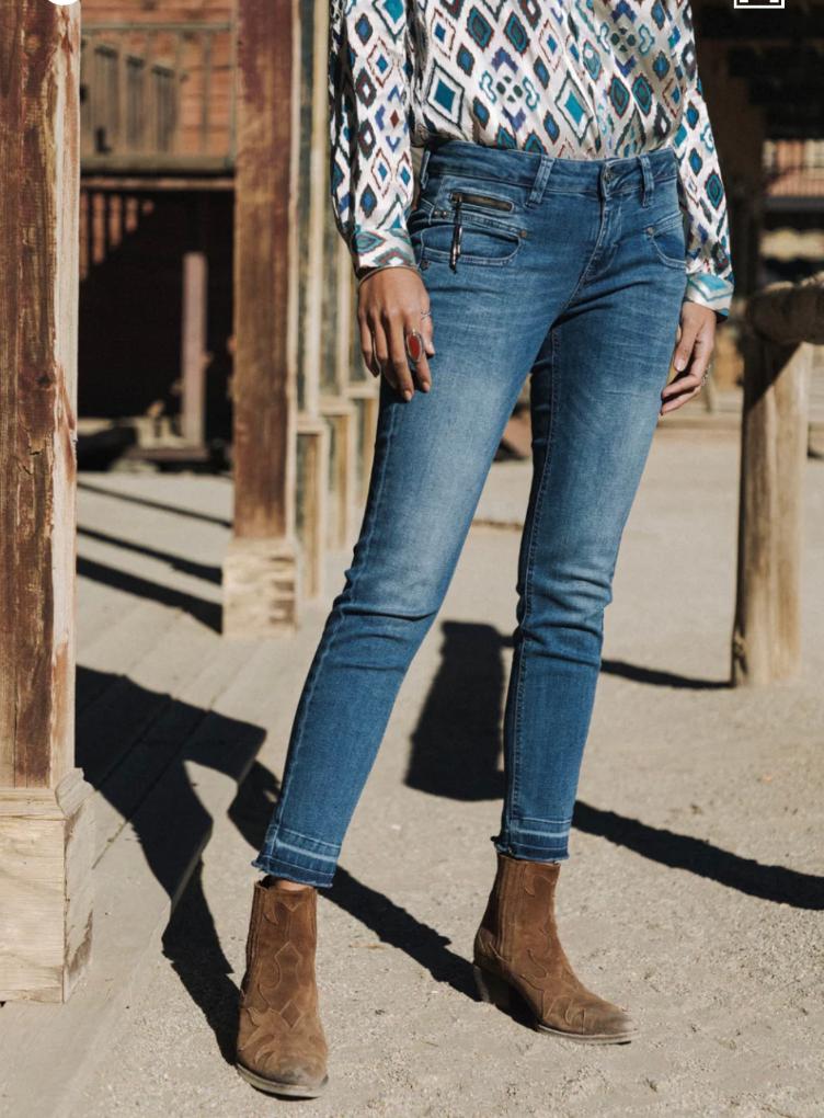 Jeans Alexa Cropped *malaysia*