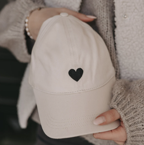 CAP *beige* schwarzes Herz - 2