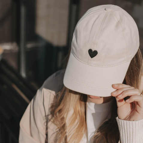 CAP *beige* schwarzes Herz - 4