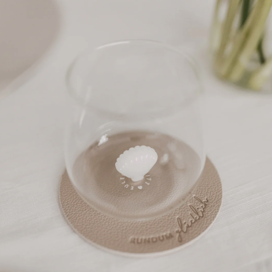 Trinkglas *Muschelfigur*