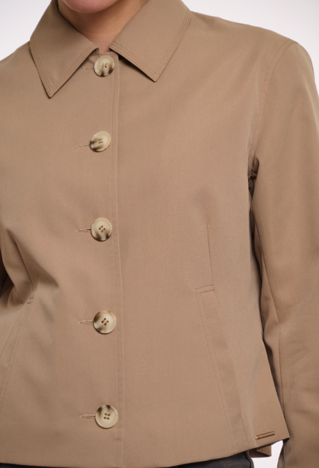 Kurze durchgeknöpfte Jacke - 1