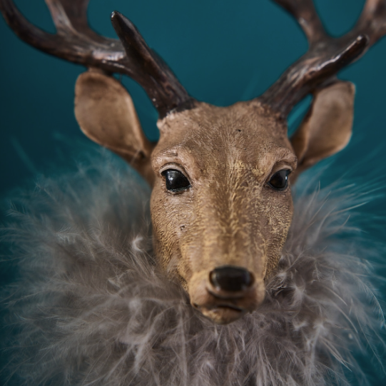 Hirschkopf auf Sockel - 1